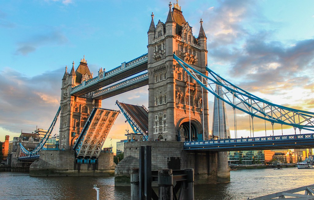 Tower Bridge w Londynie, zdjęcie ilustracyjne